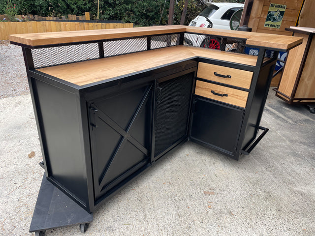 Comptoir façade ajourée PRIX de base: 2550€ réf 3945