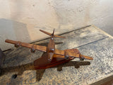 Avion en bois sur socle (1940/50)