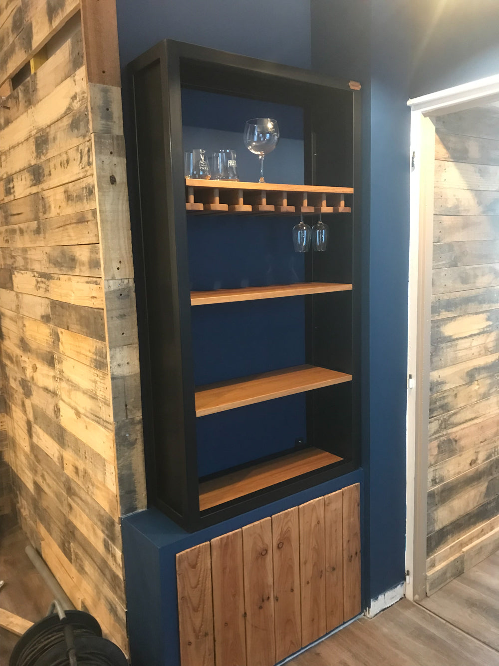 Etagére arrière de comptoir mural  PRIX de base : 990€ réf 4019