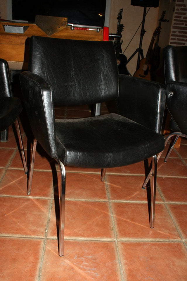 Fauteuil noir design 1950