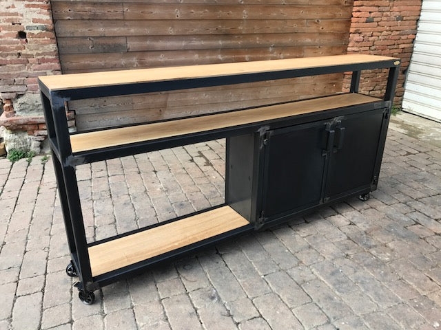 Buffet bas style industriel Prix de base : 1380€ réf 2133