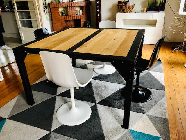 Table industrielle  métal riveté Prix de base: 940€ réf 3013