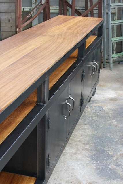 Enfilade style industriel Prix de base: 1890€ réf 2061