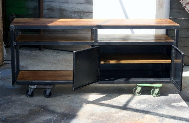 Buffet bas style industriel Prix de base : 1380€ réf 2133