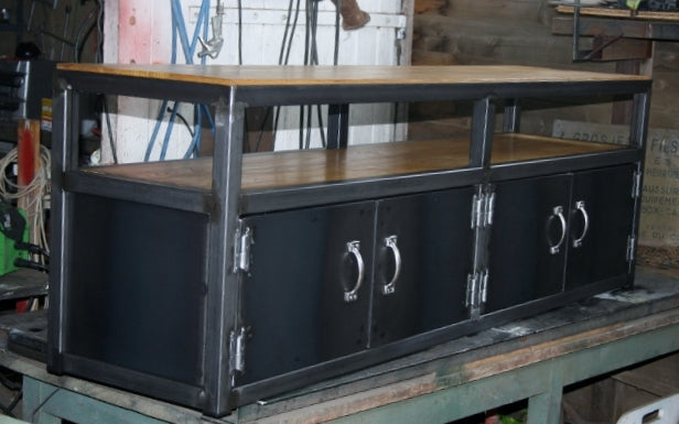 Meuble TV industriel métal / châtaignier PRIX de base: 1390€ réf 2136