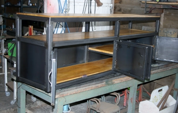 Meuble TV industriel métal / châtaignier PRIX de base: 1390€ réf 2136