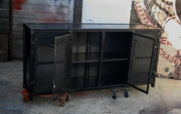 Buffet style industriel 4 portes PRIX de base  :1300€ réf 2155