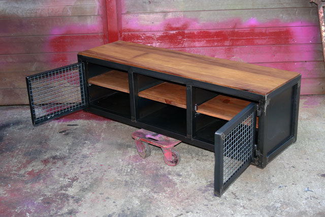 Meuble industriel TV métal et bois PRIX de base: 790€ réf 2248