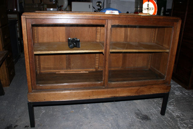 Vitrine de pharmacie 1900