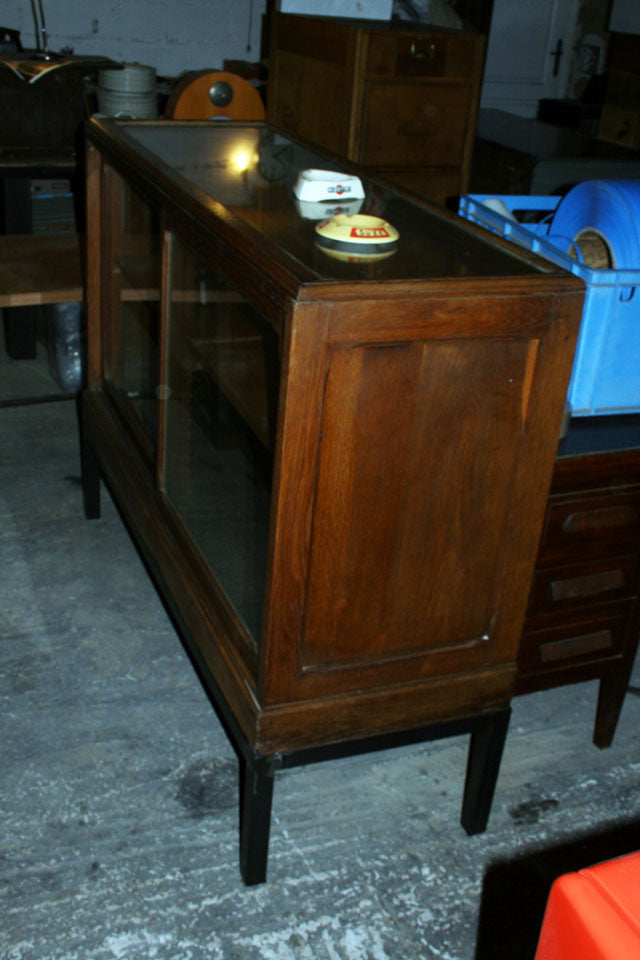 Vitrine de pharmacie 1900