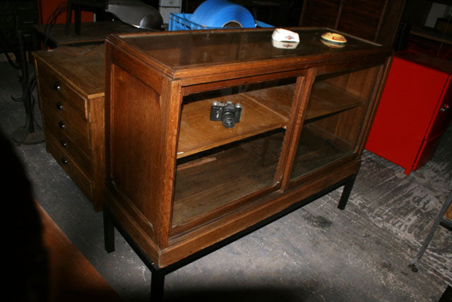 Vitrine de pharmacie 1900