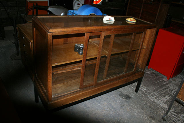 Vitrine de pharmacie 1900