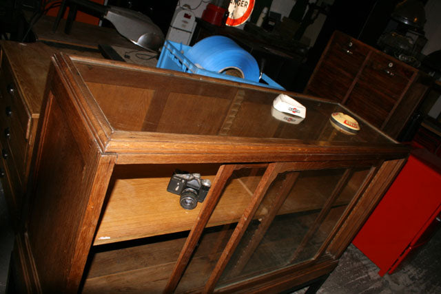 Vitrine de pharmacie 1900