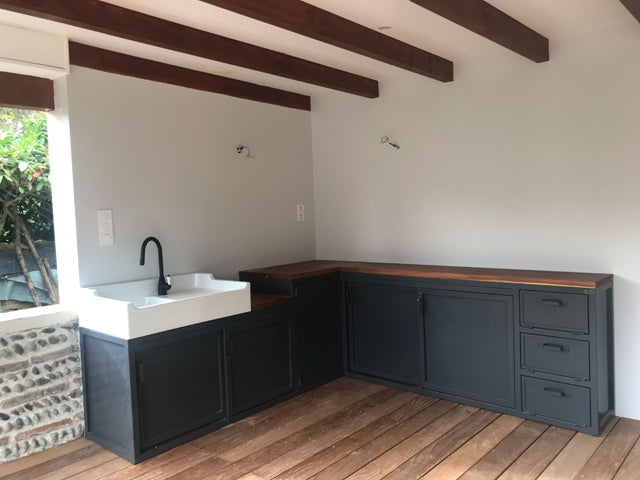 Cuisine d'été  design industriel PRIX  de base: 4500€ réf 3716