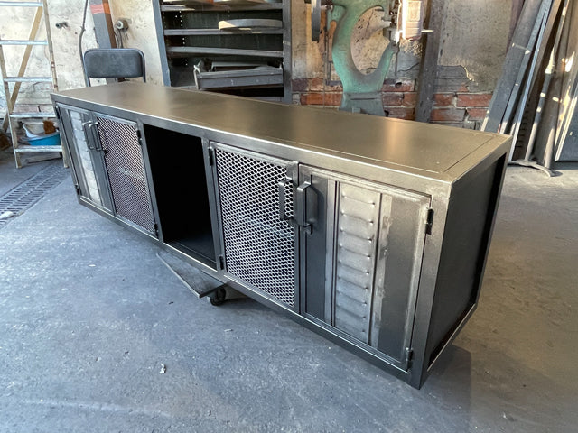 Meuble TV tout métal design industriel PRIX de base : 1290€ réf 3605