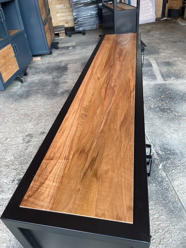 Meuble TV industriel métal et noyer PRIX de base: 1590€   réf 3906