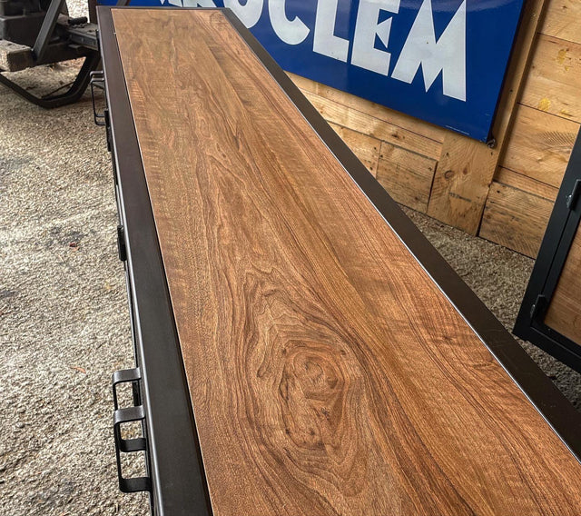 Meuble TV industriel métal et noyer PRIX de base: 1590€   réf 3906