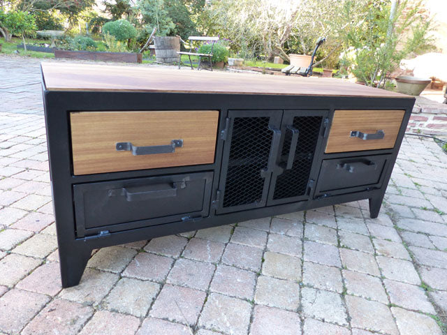 Meuble TV industriel 2 tiroirs et 2 clapets PRIX de base: 900€ réf 3584