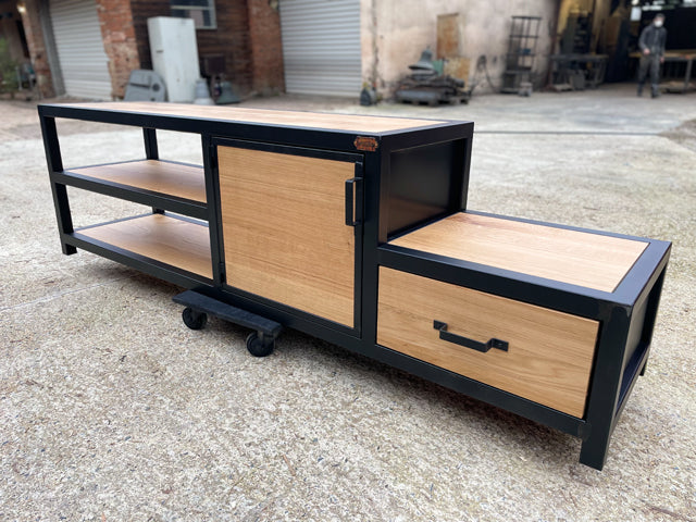 Meuble industriel TV 1 porte 1 tiroir PRIX de base: 1290€ réf 3107