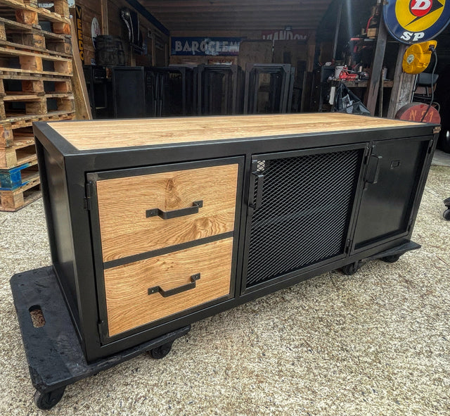 Meuble Tv industriel 3 portes PRIX de base: 990€ réf 4017