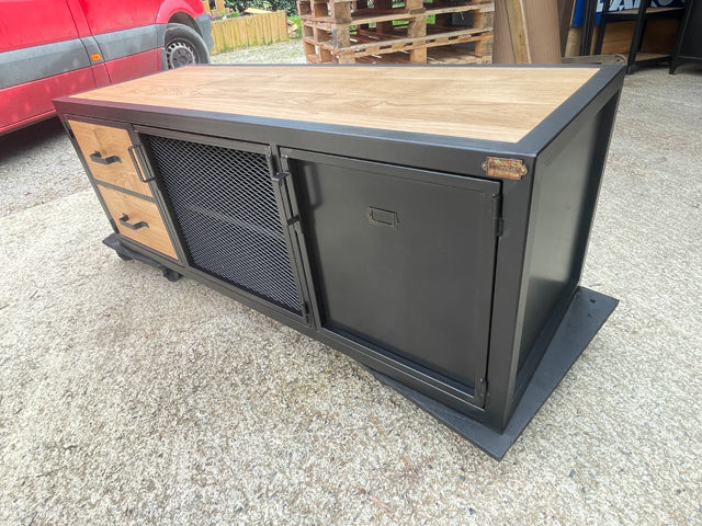 Meuble Tv industriel 3 portes PRIX de base: 990€ réf 4017