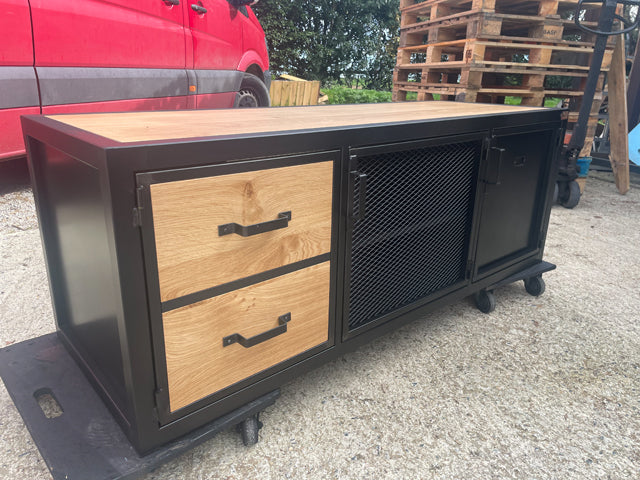 Meuble Tv industriel 3 portes PRIX de base: 990€ réf 4017