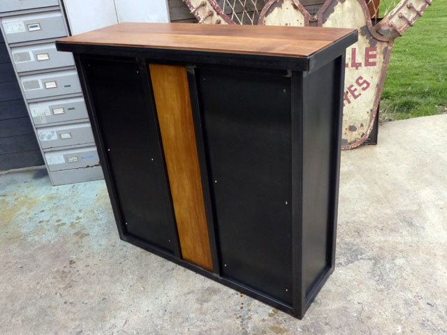 Bar Industriel Métal & Bois. Réf 2394. Prix de base : 890 €