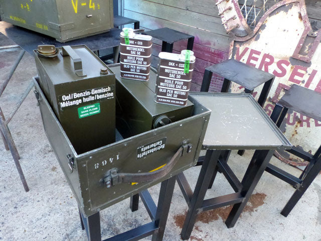 Caisse militaire  carburant 1970
