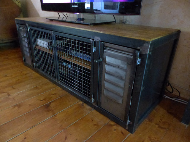 Meuble TV portes ancienne persiennes PRIX de base: 990€réf 2615