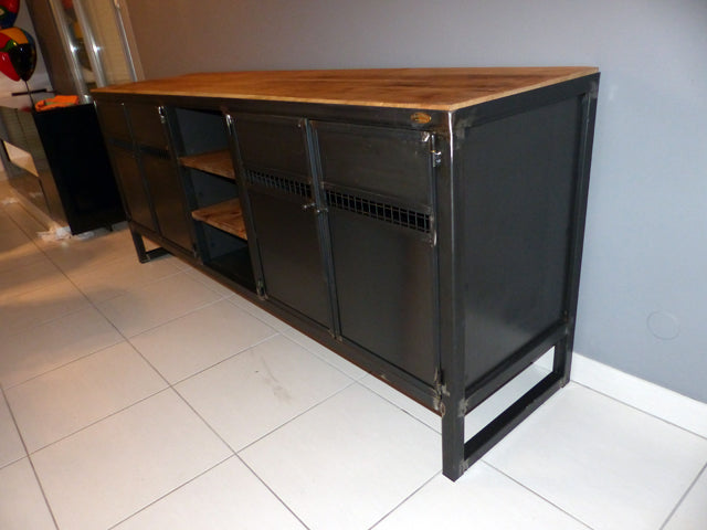 Buffet industriel plateau chêne. Prix de base : 1 200 € Réf 2689