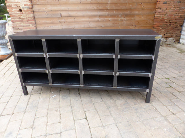 Meuble industriel d'atelier 12 cases PRIX de base: 990€ réf 2715