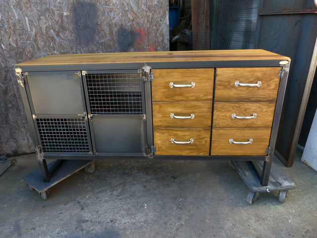 Buffet industriel métal iroko. PRIX de base : 1200 € Réf 2746