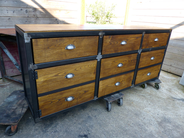 Buffet industriel 3 portes et 3 faux tiroirs PRIX de base : 1200€ réf 2957