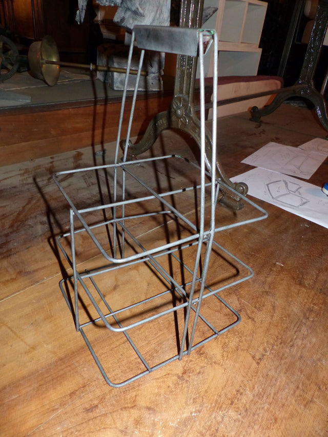 Objet industriel porte bouteille métal 1950