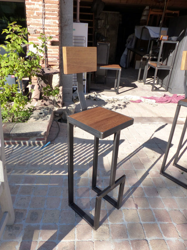 Chaise haute industrielle PRIX: 150€  réf 2969