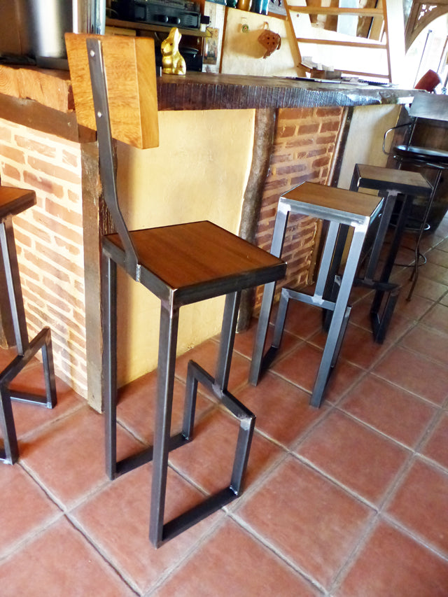 Chaise haute industrielle PRIX: 150€  réf 2969