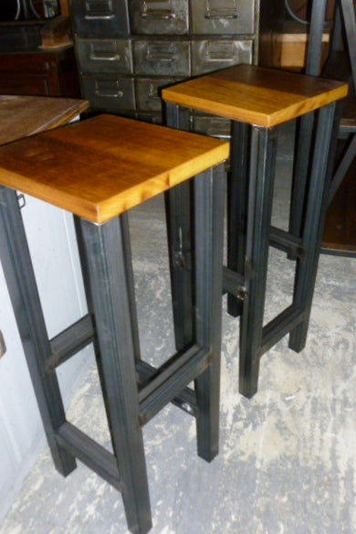 Tabouret style industriel PRIX : 110€  réf 1956