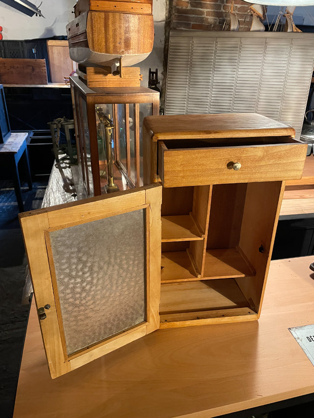 Pharmacie en bois 1950