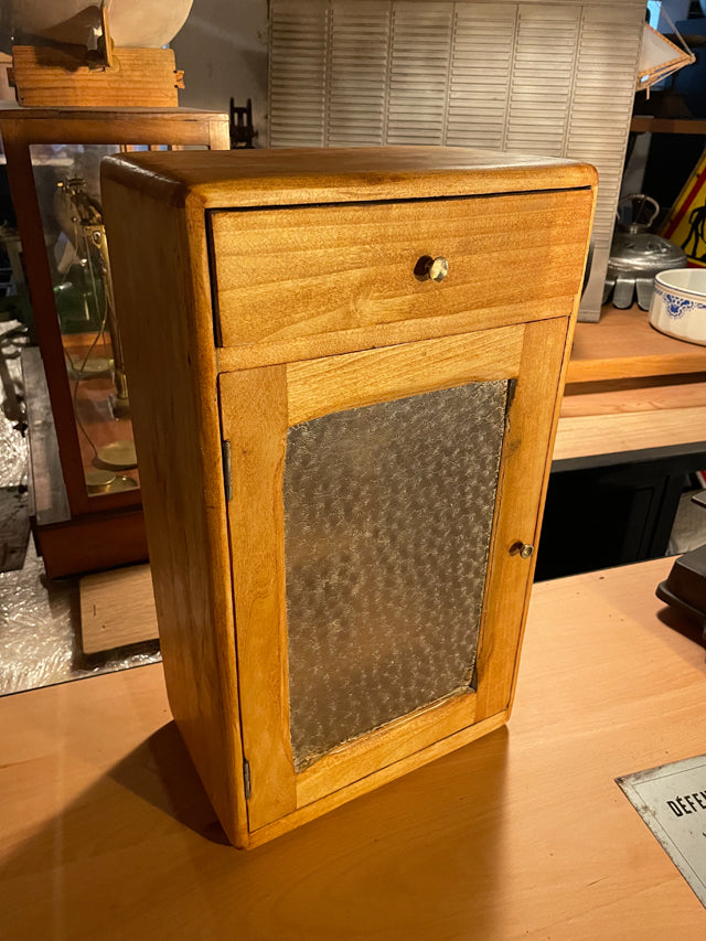 Pharmacie en bois 1950