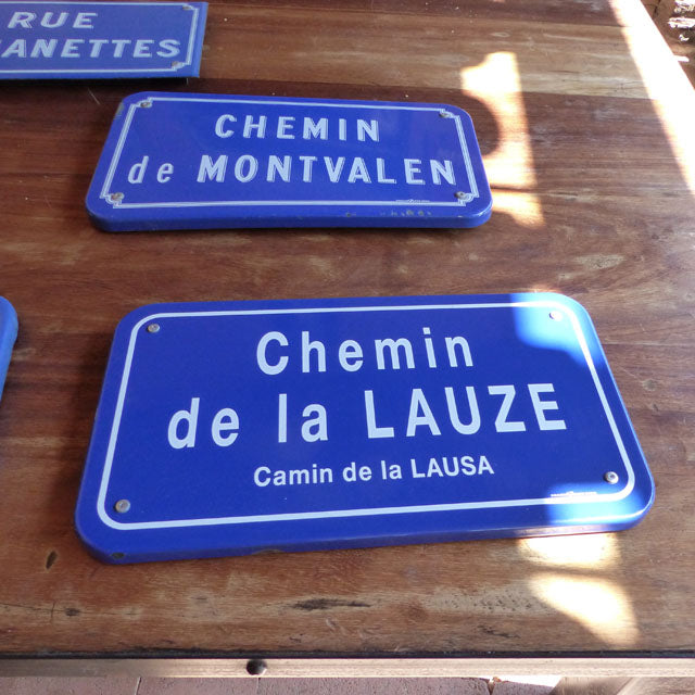Plaques émaillées de rue
