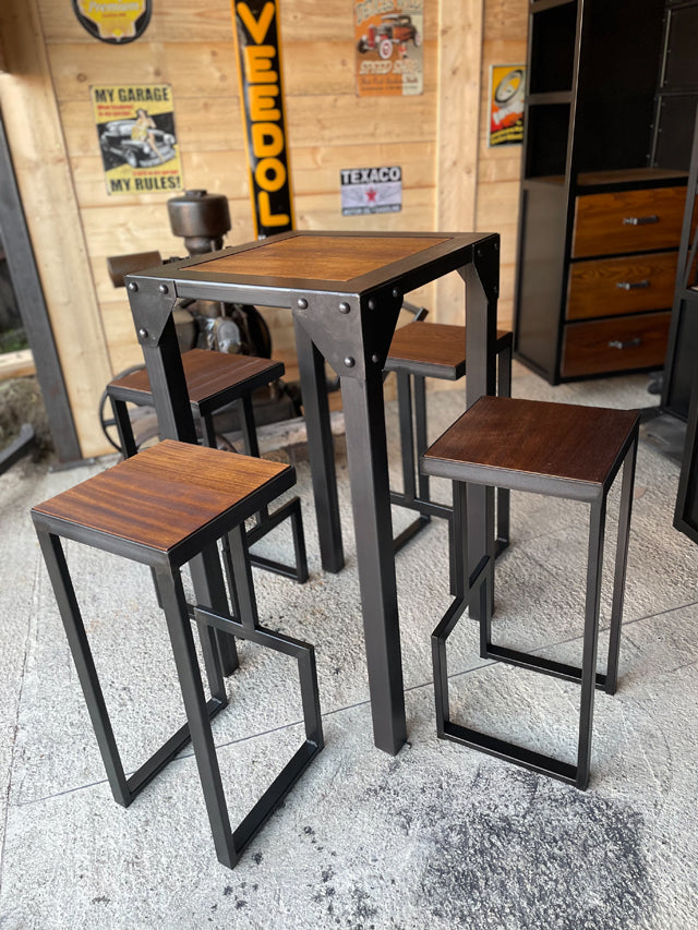 Table industrielle  métal riveté Prix de base: 940€ réf 3013