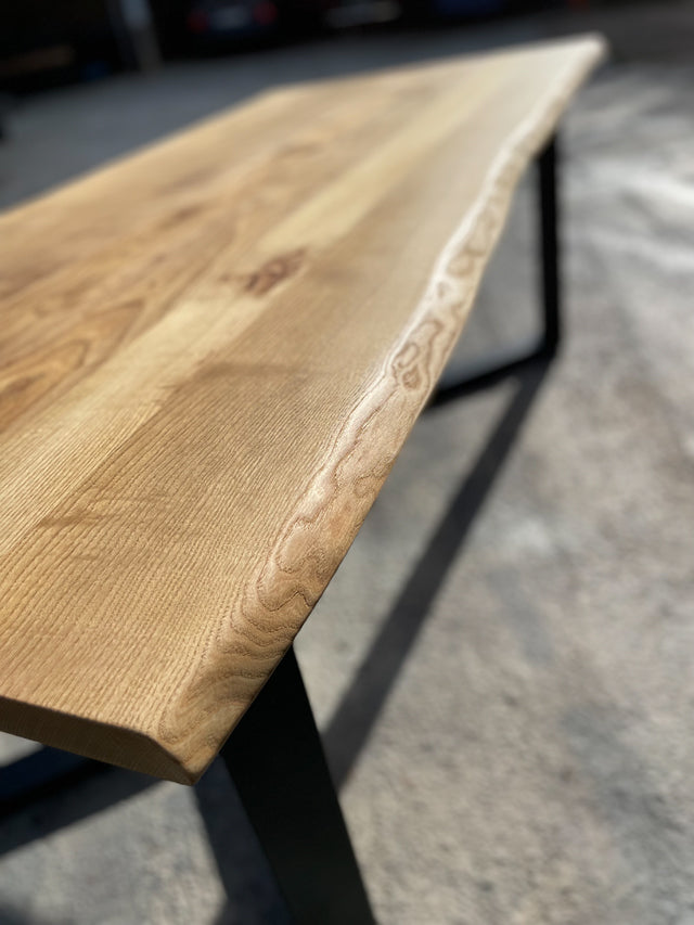 Table à manger design industriel PRIX de base: 1350€ réf  3764