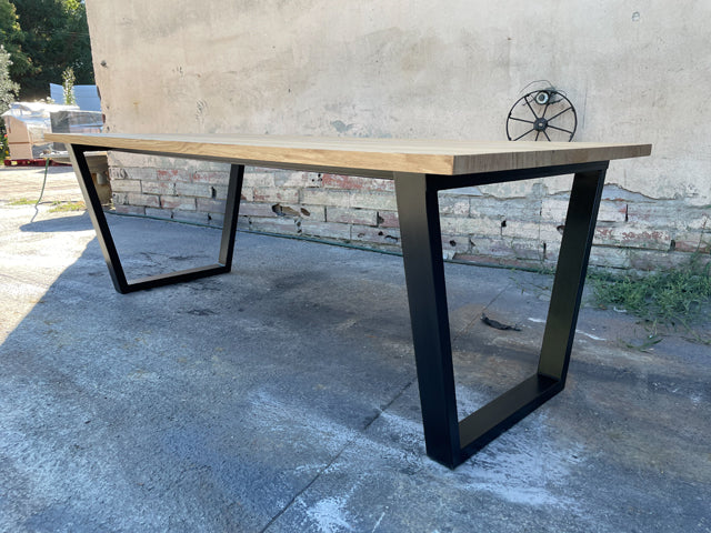 Table industrielle Trapeze PRIX de base: 1450€ réf  3746