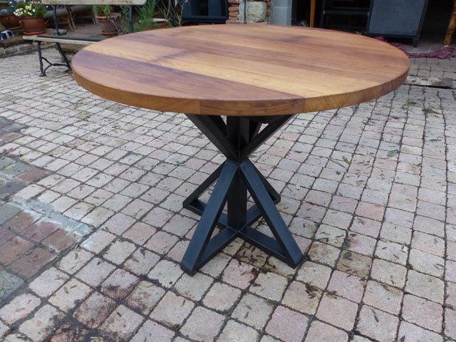 Table industrielle ronde PRIX de base: 950 € réf 3456