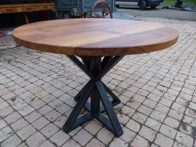 Table industrielle ronde PRIX de base: 950 € réf 3456