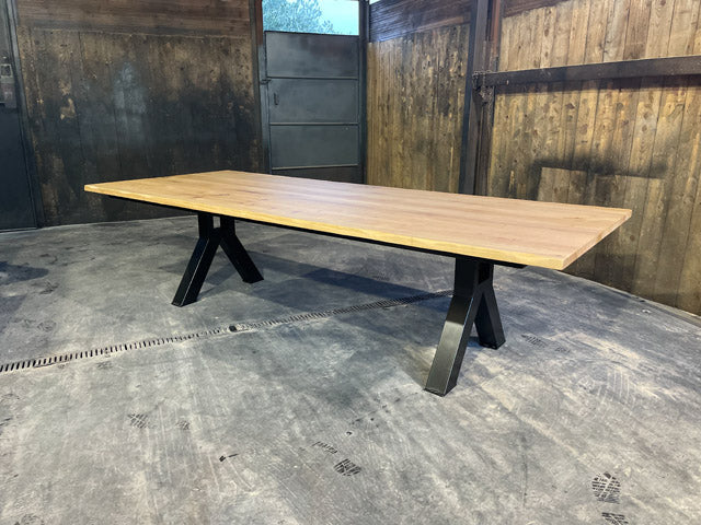 Table industrielle  bois et métal patiné PRIX de base: 1490€ réf 3355