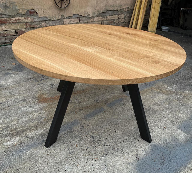Table ronde 4pieds métal PRIX  de base: 1450€ réf 3723