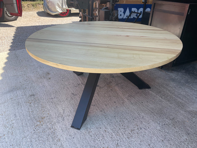 Table ronde tripode industriel PRIX de base: 1250€ réf 3910