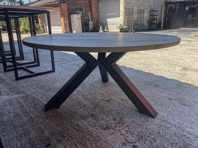 Table ronde tripode industriel PRIX de base: 1250€ réf 3910