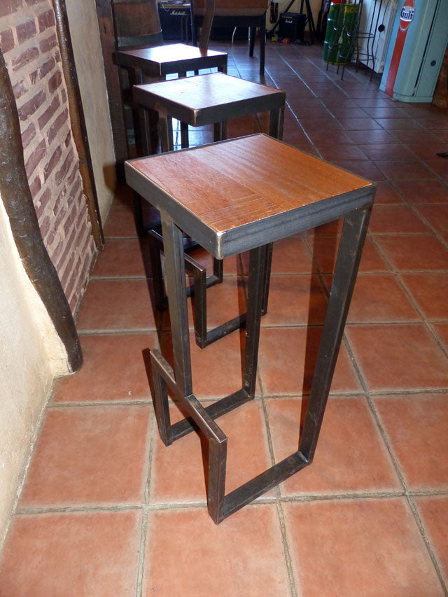 Tabouret haut industriel PRIX: 130€ pièce réf 2970